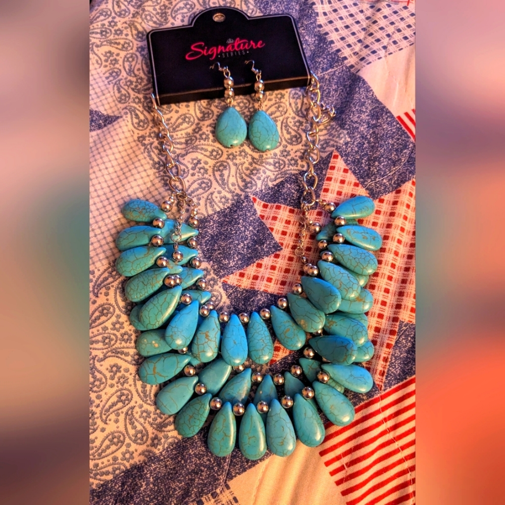 Paparazzi Zi collection Turquoise Necklace and earrings